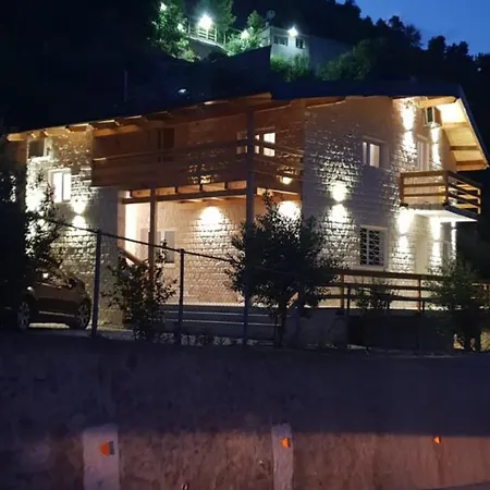 Grandpa's House Bahçallëk