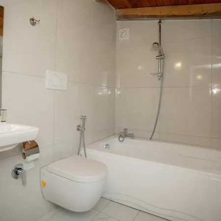 Grandpa's House Bahçallëk