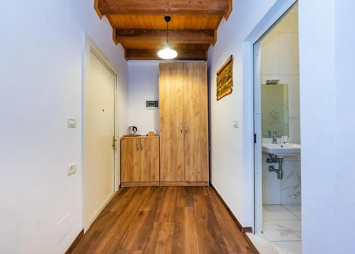 Hotel Grandpa's House