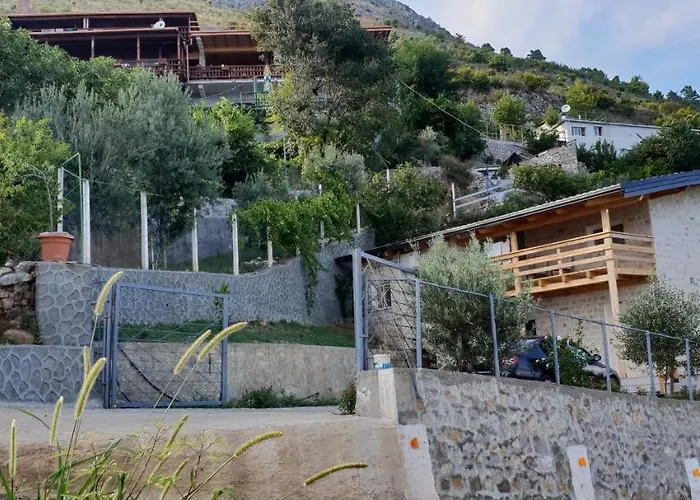 Grandpa's House Bahçallëk