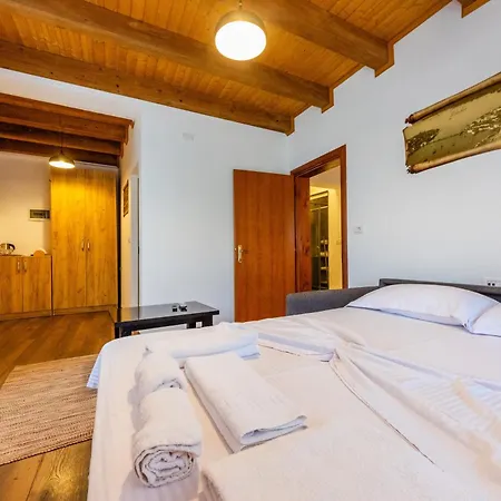 Grandpa's House Bahçallëk