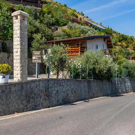 Hotel Grandpa's House